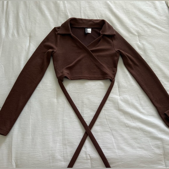 H&M Tops - long sleeve crop top